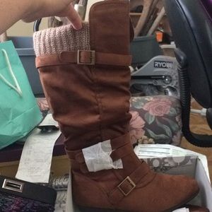 BNIB Bongo boots. Size 10
